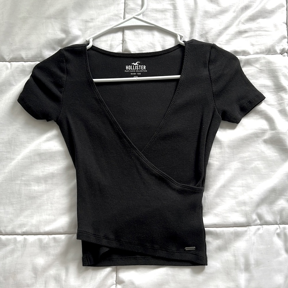 Hollister Crossed Tee
